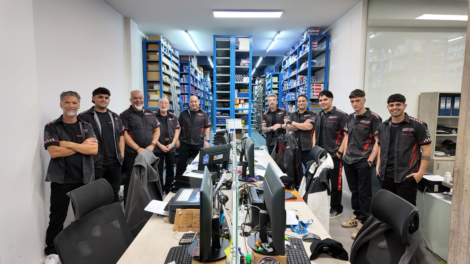El equipo en la oficina de ventas