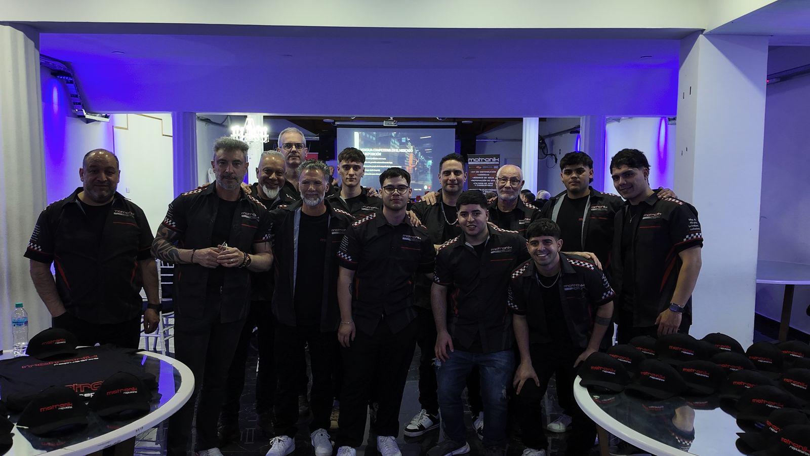 El equipo de Motronik en un evento